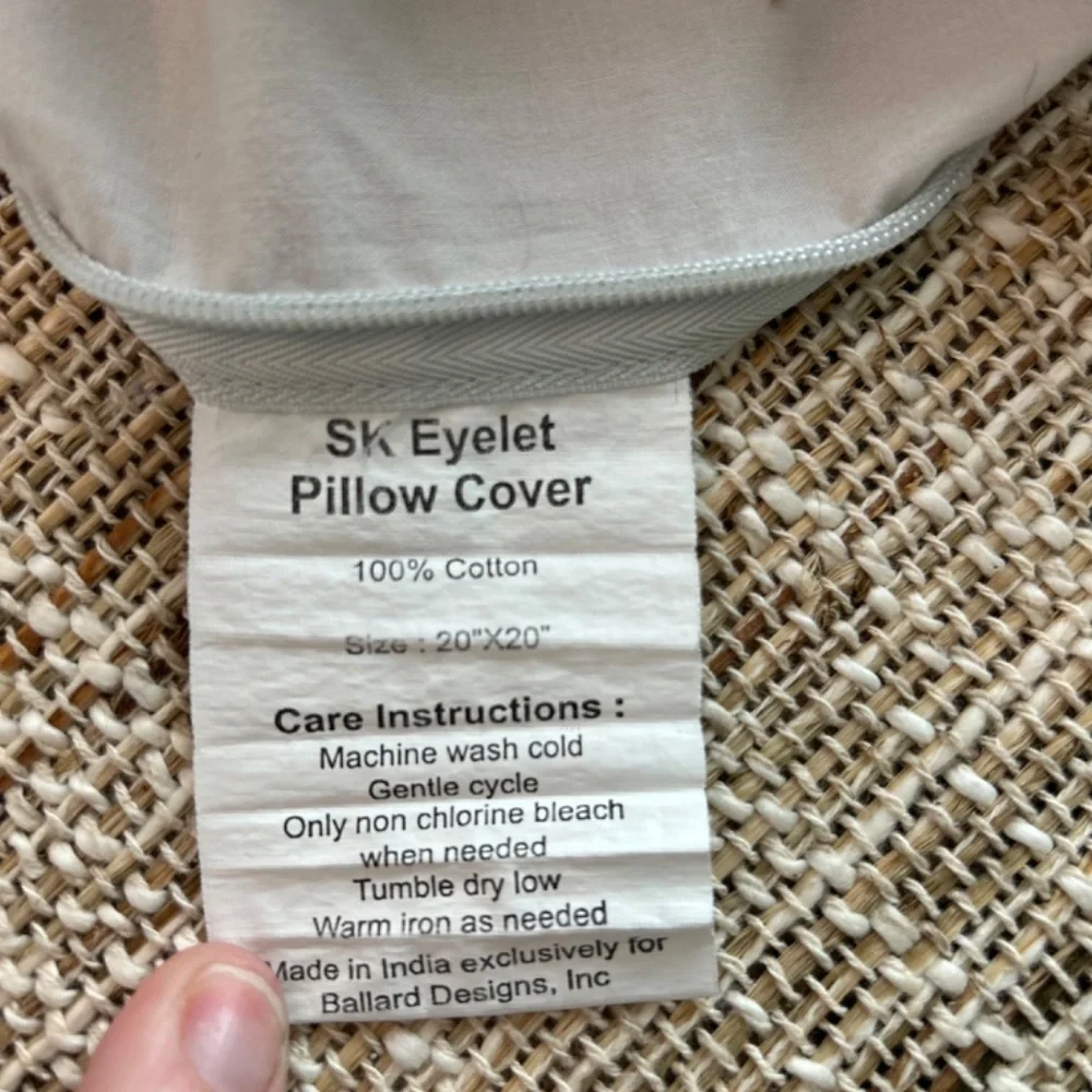 🩵EUC - BALLARD DESIGNS- SUZANNE KASLER EYELET PILLOW COVER🩵